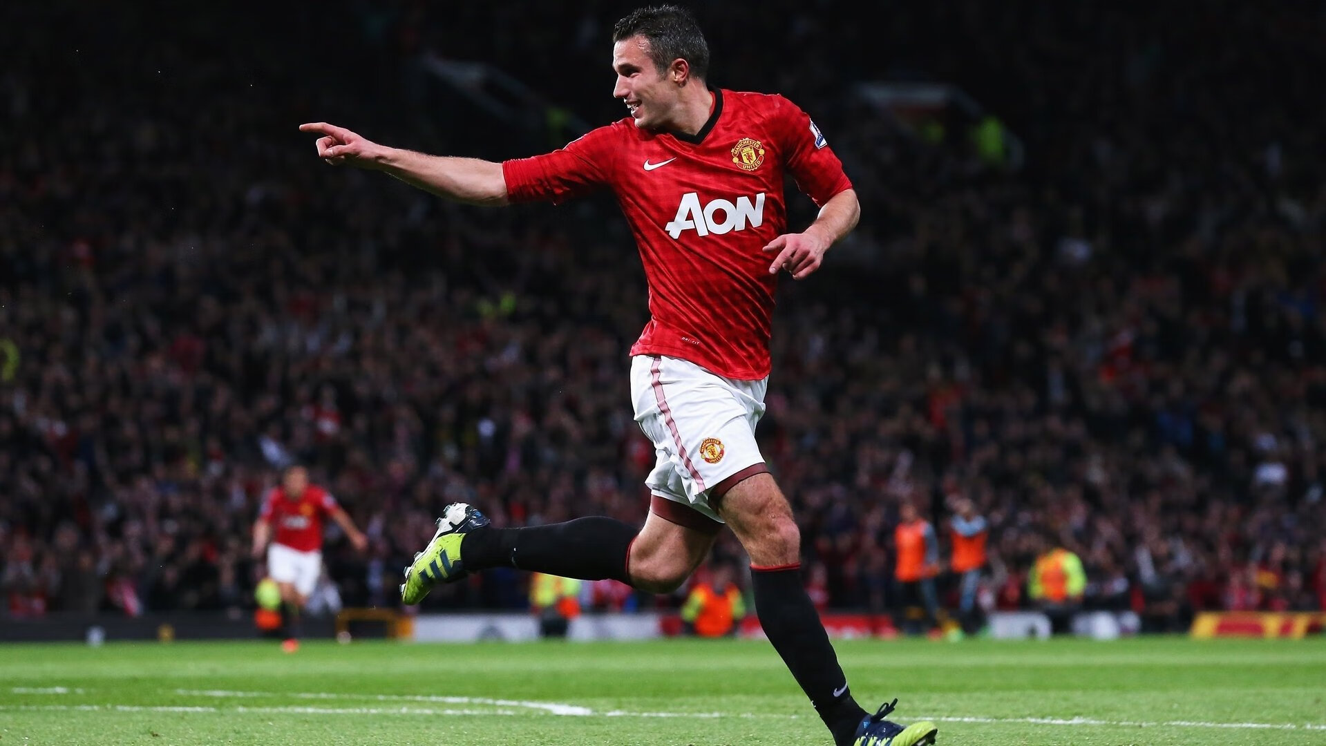 “东安湖赛场:铁人三项运动员挑战赛道,拼劲力与速度”